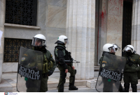 Σοβαρή καταγγελία για αστυνομική βία: Γνωστός φωτορεπόρτερ έχασε την ακοή του στο 55% μετά από χειροβομβίδα
