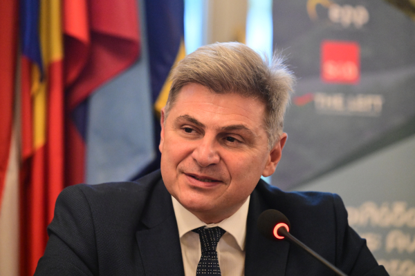 Φαραντούρης: Ο καθένας σταθμίζει και αναμετριέται με τον ίσκιο του και με το μπόι του