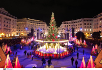 Σε ρυθμούς Χριστουγέννων και η Θεσσαλονίκη - Φωταγωγήθηκε το δέντρο