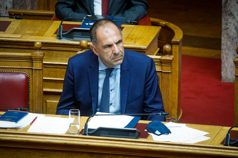 Αρνείται ότι ήξερε για τις παρακολουθήσεις ο Γεραπετρίτης