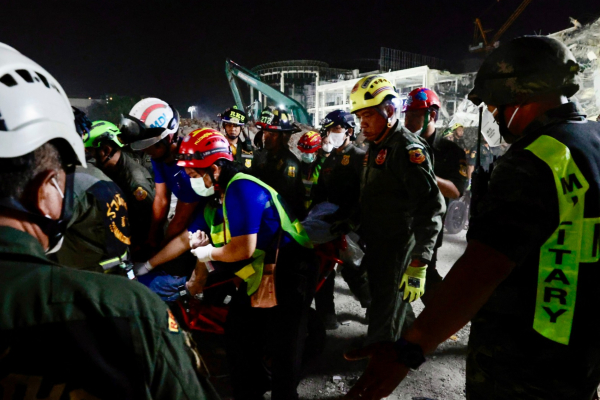 Εκατόμβη νεκρών σε Μιανμάρ και Ταϊλάνδη από τον σεισμό των 7,7 Ρίχτερ