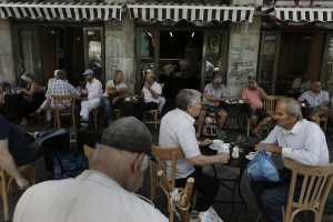 Η Ελλάδα γερνάει και το ασφαλιστικό σύστημα καταρρέει