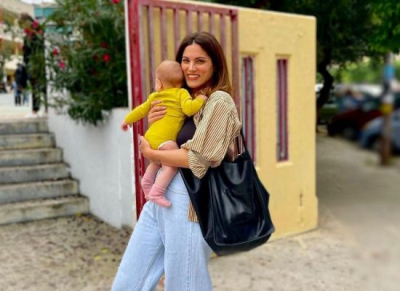 Η Μαίρη Συνατσάκη μάς λύνει την απορία για την ατάκα της περί «κοινωνικού φύλου» της 10 μηνών κόρης της Ολίβια