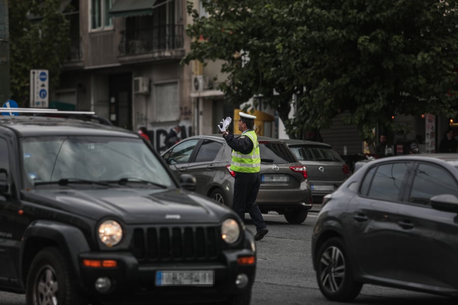 Κίνηση στους δρόμους: Δύσκολη μέρα για τους οδηγούς - Πού έχει μποτιλιάρισμα τώρα στην Αθήνα (χάρτης)