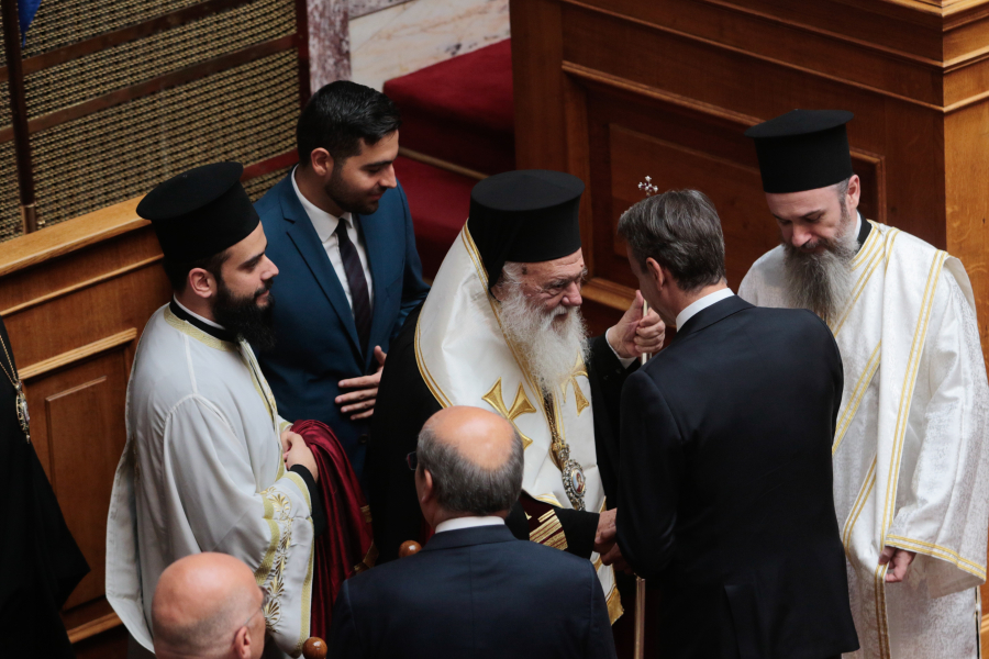 Φόβοι στο Μαξίμου για «ιερό πόλεμο» της Εκκλησίας για το γάμο ομόφυλων