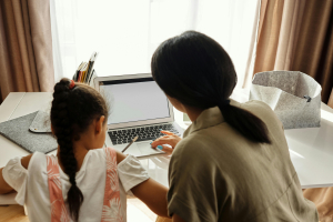 Παραδίδεται σήμερα το Kids Wallet: Φραγμοί στην πρόσβαση ανηλίκων στο διαδίκτυο