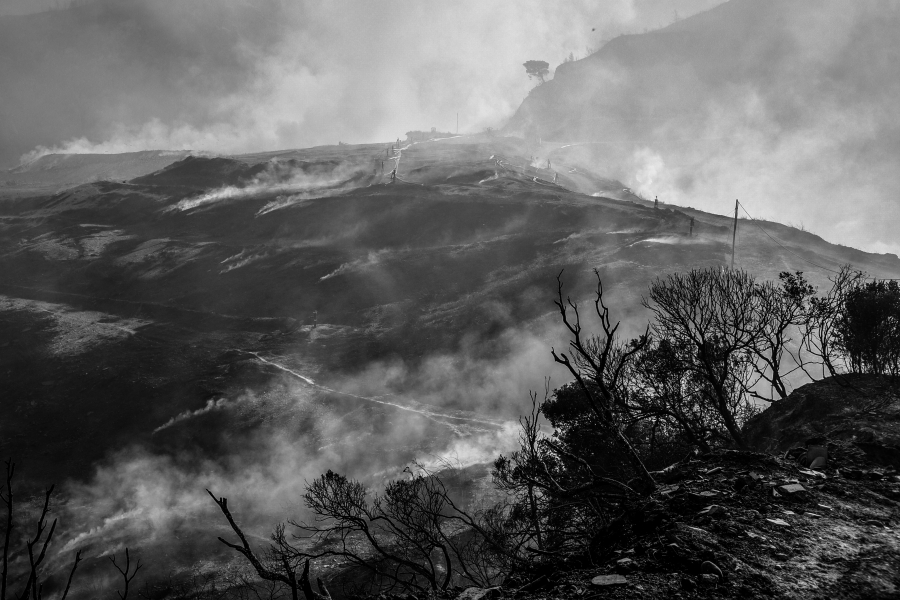 Εικόνες θλίψης - Η Πάτρα μετρά τις πληγές της από το πέρασμα της φωτιάς