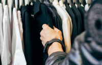 Δημοφιλής εταιρεία μόδας κλείνει σχεδόν 200 καταστήματα