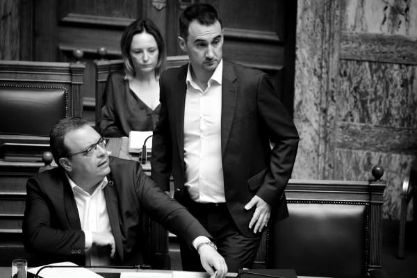 ΣΥΡΙΖΑ - Νέα Αριστερά βλέπουν τα τρένα να περνούν