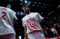 «Μην χάνεις την ελπίδα»: Με μπλούζα - μήνυμα στον Έβανς οι παίκτες του Ολυμπιακού στο Μιλάνο (Βίντεο)