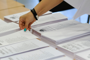 Οι δημοσκοπήσεις του 2025: Η δύναμη των κομμάτων τη χρονιά που πέρασε