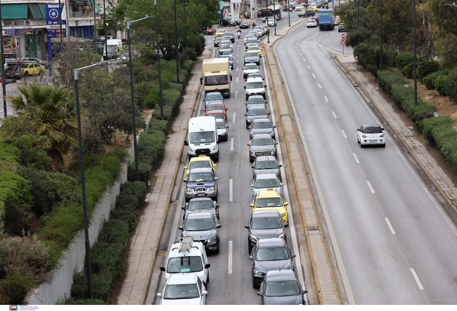 Κίνηση ΤΩΡΑ: Κολλημένα τα αυτοκίνητα σε δρόμους της Αθήνας