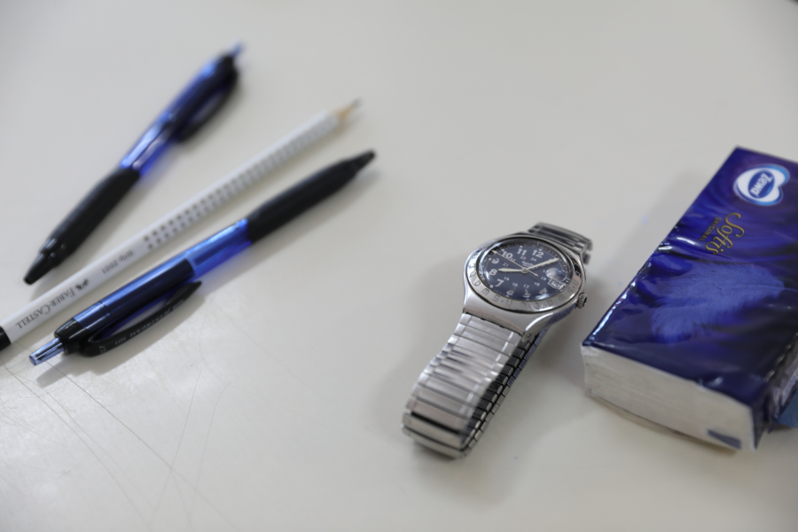 Πανελλήνιες 2025: «Επαγγελματίας» στην αντιγραφή πιάστηκε με στυλο - μικρόφωνο και ψείρα στο αυτί