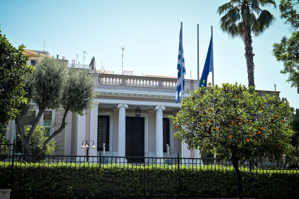 «Συστημένο» εύρημα σε Μαξίμου και Άρειο Πάγο