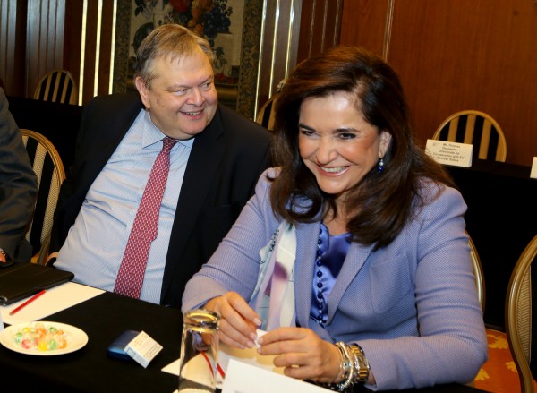 Στην ολομέλεια της Βουλής το Νομοσχέδιο για την Αναδοχή - "Υπέρ" Μπακογιάννη και Βενιζέλος