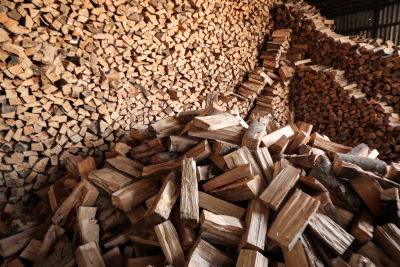 Τα πιο «αποδοτικά» καυσόξυλα στη θέρμανση - Αναλυτικός οδηγός για την αγορά ξύλου