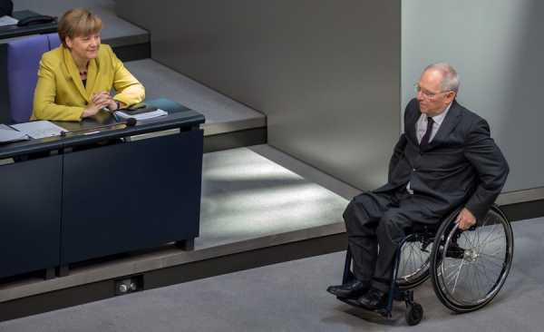 Επιμένει ο Σοιμπλε στις απειλές για χρεοκοπία της Ελλάδας