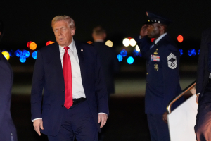 Ο Τραμπ επιτέθηκε ξανά σε γυναίκα δημοσιογράφο: Είναι άσχημη