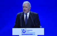 Όταν όλος ο κόσμος θα είναι στις παραλίες η άρση της ασυλίας Αβραμόπουλου
