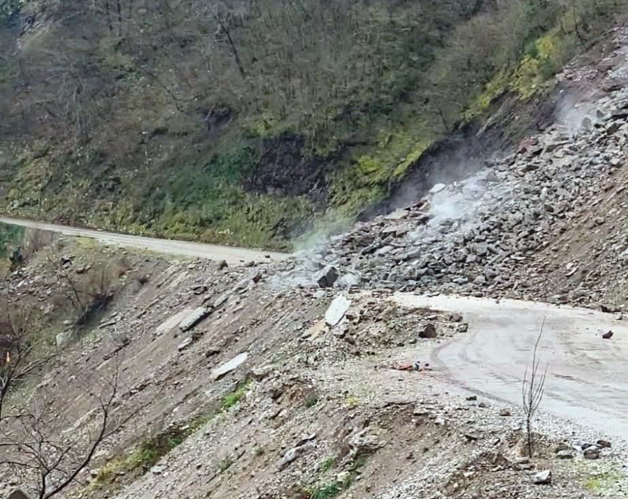 Αργιθέα: Κατολίσθηση στο Ανθηρό - Κλειστός ο δρόμος, η εναλλακτική διαδρομή