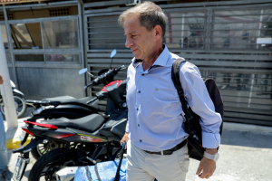 Ξεσπά ο πρώτος άνδρας που κατήγγειλε τον Δημήτρη Λιγνάδη: «Ένα γιατί περιπλανάται γύρω μου»