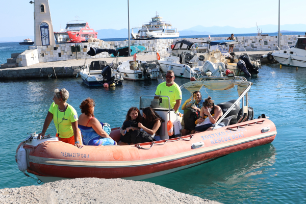 Φωτιά στη Σαλαμίνα: 364 άτομα απομακρύνθηκαν μέσω θαλάσσης - Συνεχίζεται η μάχη με τις φλόγες