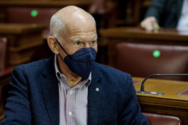 Ο Γιώργος Παπανδρέου επαναλαμβάνει την... «ιστορική» φράση: «Λεφτά υπάρχουν, το ξαναλέω» (βίντεο)