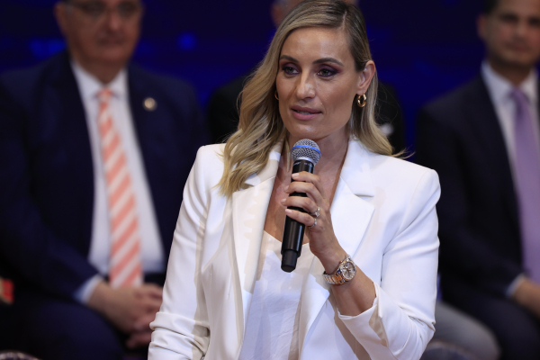 Ελεονώρα Μελέτη: «Δεν μπορεί ο αλγόριθμος να έχει περισσότερα δικαιώματα από το ανθρώπινο σώμα»