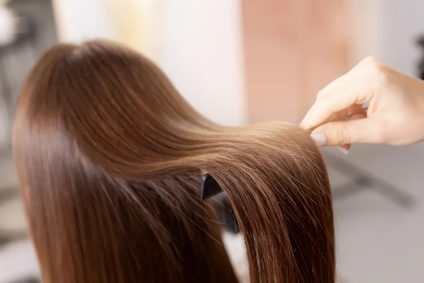 Πώς να επαναφέρεις τη λάμψη στα μαλλιά σου