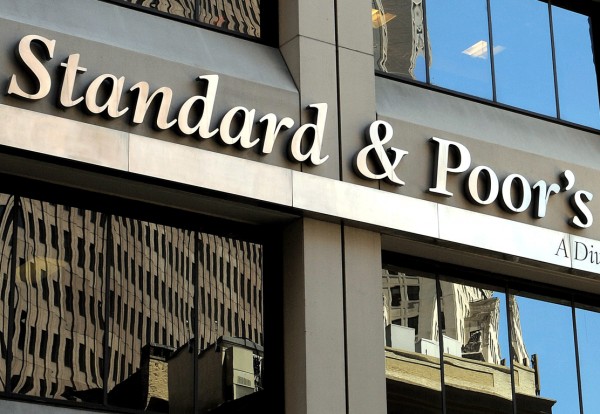 S&amp;P: Αναβάθμιση της «προοπτικής» για την Ελλάδα