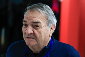 Μπίστης καλεί την πλειοψηφία των βουλευτών της Νέας Αριστεράς να παραιτηθούν