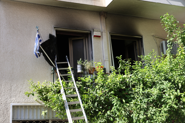 Φωτιά σε διαμέρισμα στα Πατήσια - Νεκρή μία γυναίκα (Βίντεο)