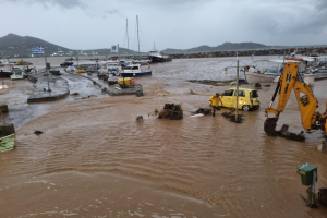 Κακοκαιρία: 160 κλήσεις στην Πυροσβεστική σε Πάρο και Μύκονο