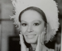 Έτσι είναι στα 90 της χρόνια η Ρίκα Διαλυνά