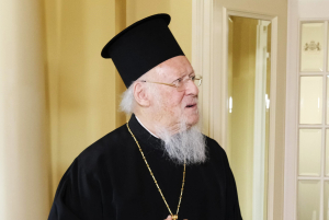 Ανοικτά θέση για ομόφυλα ζευγάρια και τεκνοθεσία πήρε το Οικουμενικό Πατριαρχείο