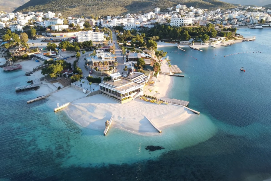 Μια ματιά στην αλβανική ριβιέρα από ψηλά - Λευκές αμμουδιές και γαλανά νερά (Βίντεο)