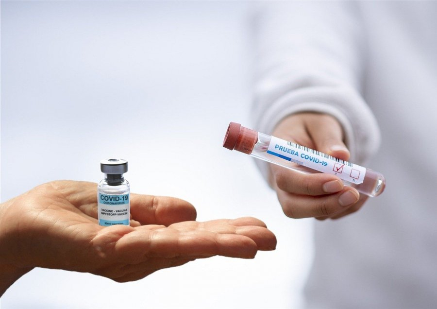 Εμβόλια: Νέες παρενέργειες αναγνωρίστηκαν για το Johnson & Johnson και το AstraZeneca