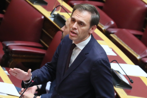 Μάντζος για αδιανόητες δηλώσεις Άδωνι και Πλεύρη: Συμφωνεί ο πρωθυπουργός;