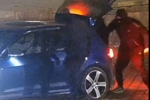 Η στιγμή της κλοπής της χρυσής τουαλέτας αξίας 4,8 εκατ. λιρών (Βίντεο)