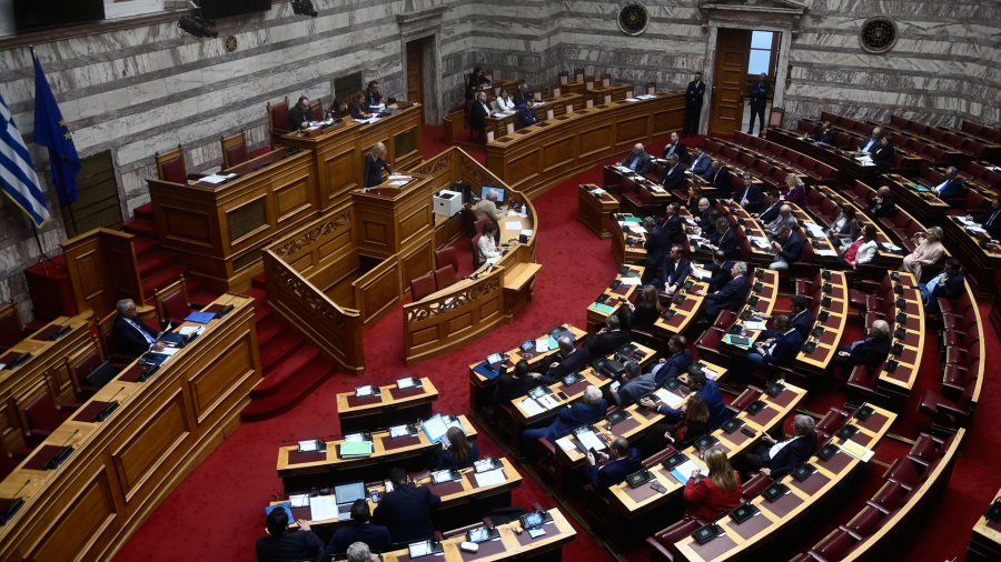 Βουλή: Νέα κόντρα για τα Τέμπη – Μπάζωμα, απουσία Μητσοτάκη και επιστολή Σπίρτζη στο επίκεντρο