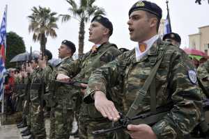 Αυξάνονται άμεσα οι μισθοί των στρατιωτικών στα επίπεδα του 2012 (ΑΠΕ/ΜΠΕ)