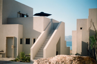 Αλλάζει το τουριστικό μοντέλο: «Ροκανίζονται» τα έσοδα της εστίασης - Πίεση στα ξενοδοχεία