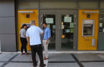 Τι αλλάζει στις προμήθειες για αναλήψεις μετρητών από άλλες τράπεζες