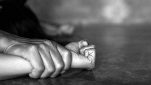 Σοκάρουν οι μαρτυρίες για τον ηθοποιό: Bίασε την ανήλικη λίγη ώρα μετά την απόπειρα αυτοκτονίας της (βίντεο)