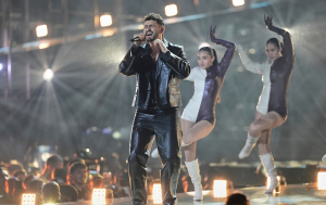Eurovision: Γιουχαΐσματα και μια σύλληψη στην εμφάνιση του Ισραήλ