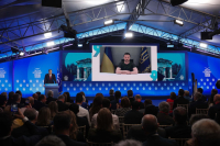 Ζελένσκι στους Δελφούς: «Πρέπει να κερδίσουμε τον Πούτιν για να μην μας σύρει στο Γ' Παγκόσμιο Πόλεμο»