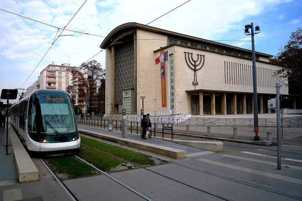 Πανικός στο Στρασβούργο - Συνελήφθη έφηβος με μαχαίρι κοντά στη Συναγωγή