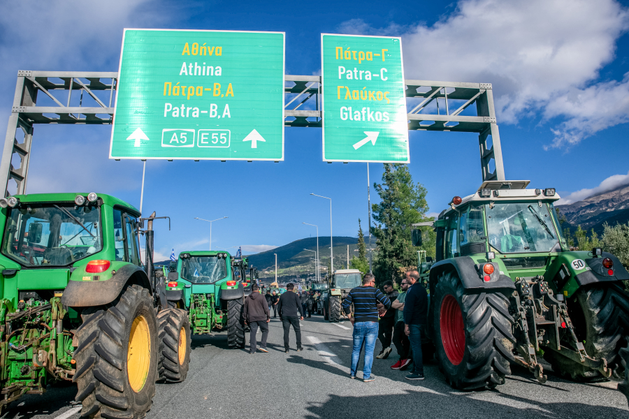 Στο πλευρό των αγροτικών μπλόκων και οι πανεπιστημιακοί