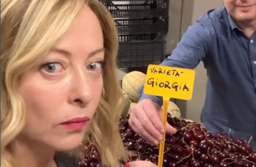 Άνοιξαν οι κάλπες στην Ιταλία - Το προεκλογικό μήνυμα της Μελόνι από ένα… οπωροπωλείο