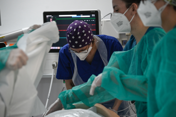 Πιλοτικό πρόγραμμα στα νοσοκομεία: Σύμπραξη με ιδιωτικές κλινικές